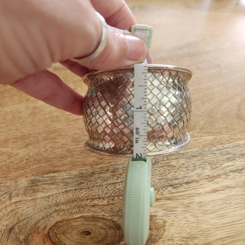 Elegant Sarda Silver Cuff Bracelet - Picture 8 of 9